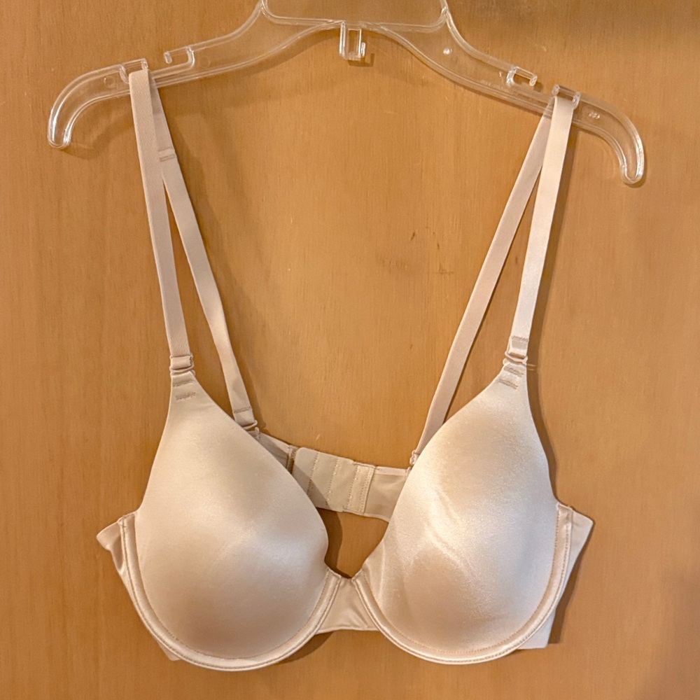 Wacoal Women’s Underwire Bra Cream Nude Neutral Size 34D